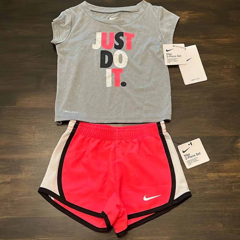 Nike Dri Fit 2 Piece Set